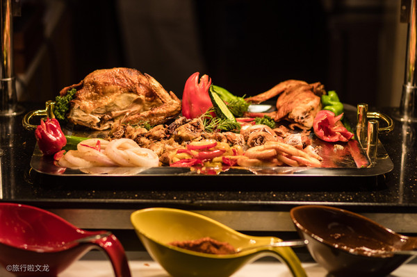 旅游美食的句子：用文字记录舌尖上的旅行，让美食体验更深刻