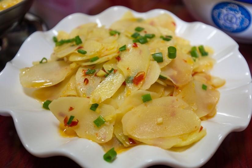 旅行美食的句子唯美短句：用味蕾收藏世界，让美食治愈旅途疲惫