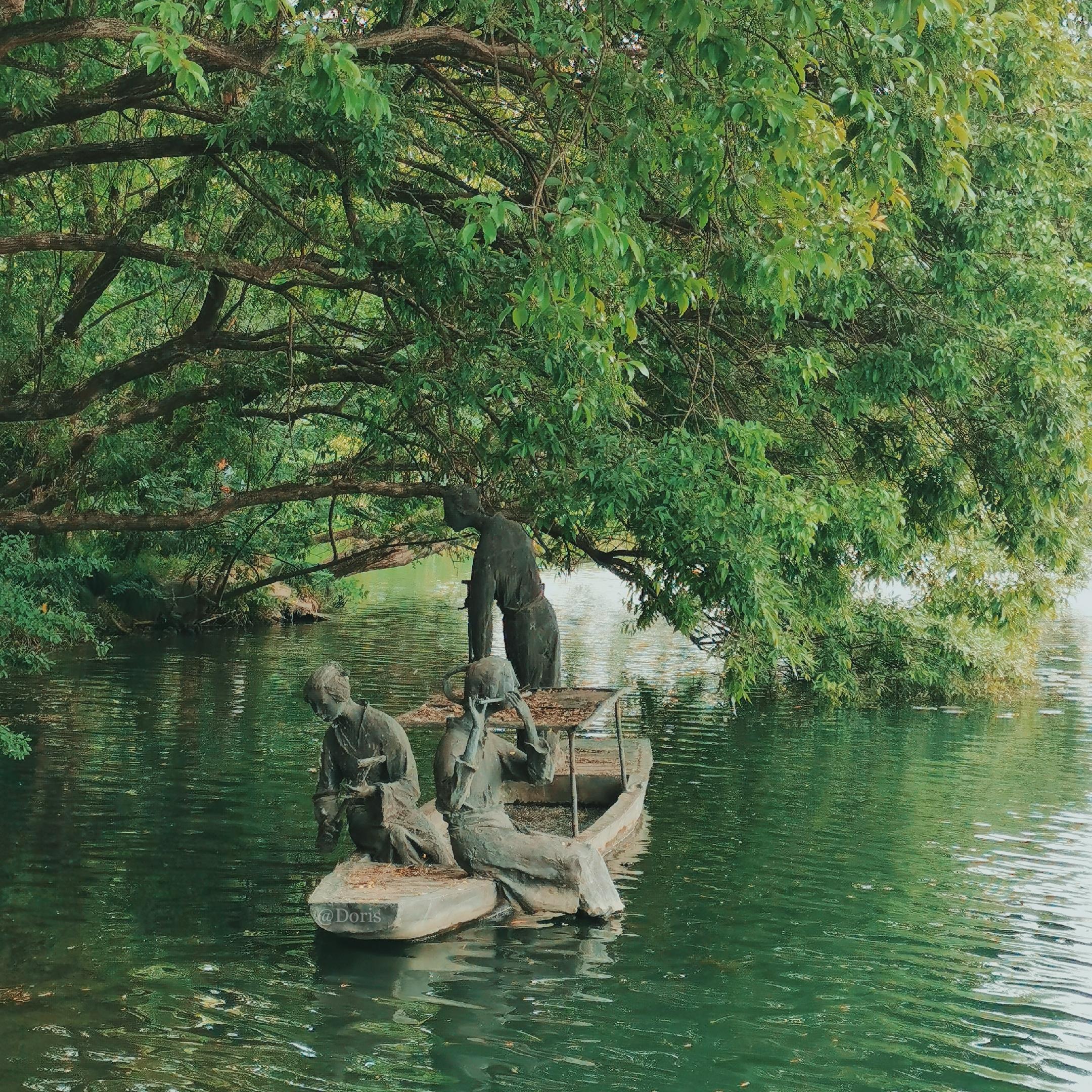 打卡杭州美食必看：经典小吃+网红餐厅+拍照技巧全攻略，带你吃遍西湖边的地道美味