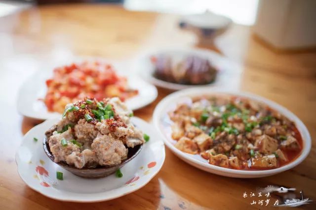 中国美食旅游线路：川渝麻辣、粤菜文化、江南精致、北方特色，让味蕾带你去旅行