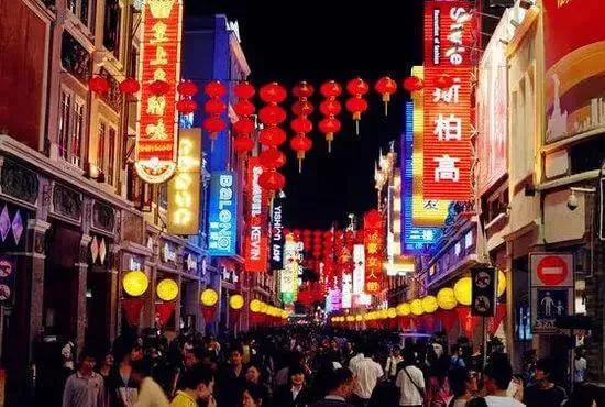 杭州美食街哪条最火？带你轻松打卡河坊街、胜利河、高银街、中山中路，吃遍地道美食不踩坑