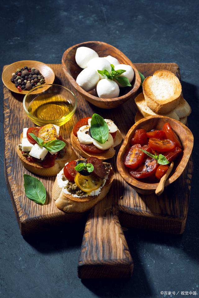 旅行美食的文艺句子：用文字烹饪异域风情，让味蕾与记忆共舞