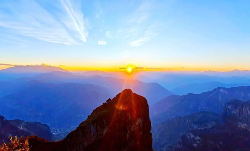 旅行美食的文艺句子：用文字烹饪异域风情，让味蕾与记忆共舞