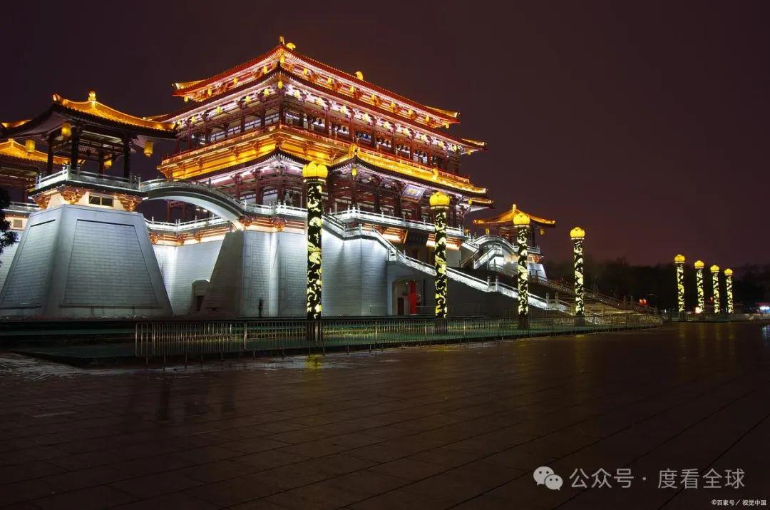 西安旅游美食推荐：回民街地道小吃与景点周边必尝指南，让味蕾带你轻松游古都