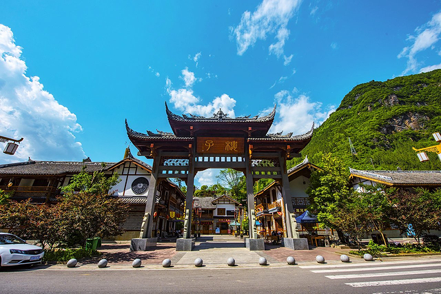 杭州旅游必去景点攻略：轻松规划完美行程，避开人潮玩转西湖灵隐寺