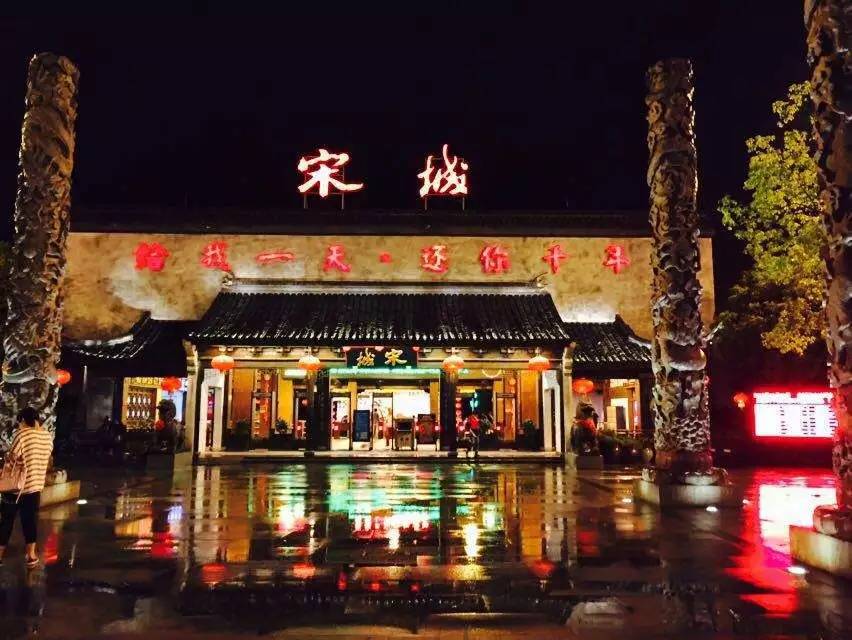 杭州十大美食街排行榜：河坊街、南宋御街、胜利河美食街特色美食与交通全攻略