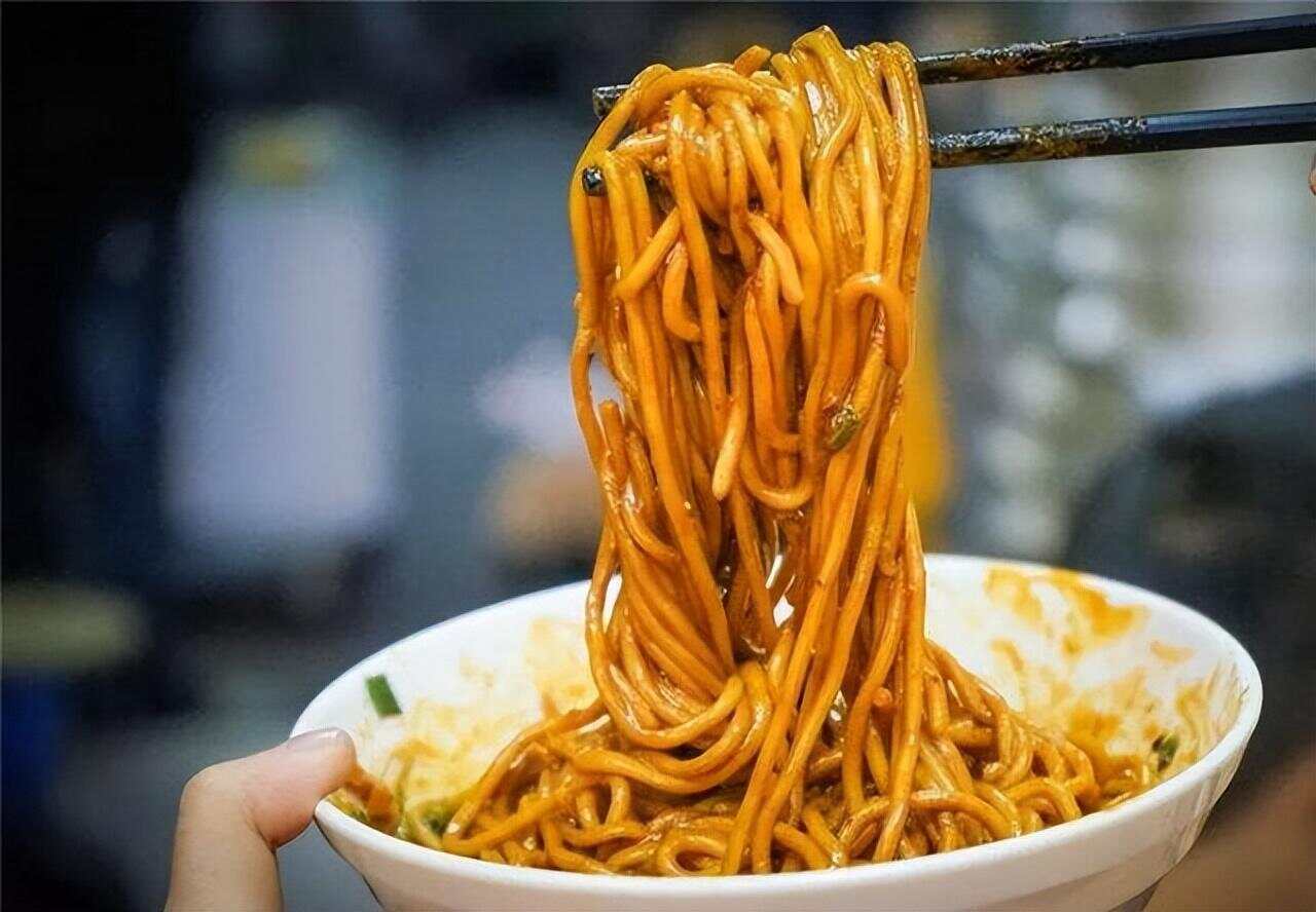 武汉值得去吃的美食：从热干面到周黑鸭，带你尝遍地道江城味
