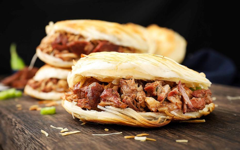 西安旅游美食攻略：轻松打卡地道小吃，省钱又美味，避开游客陷阱