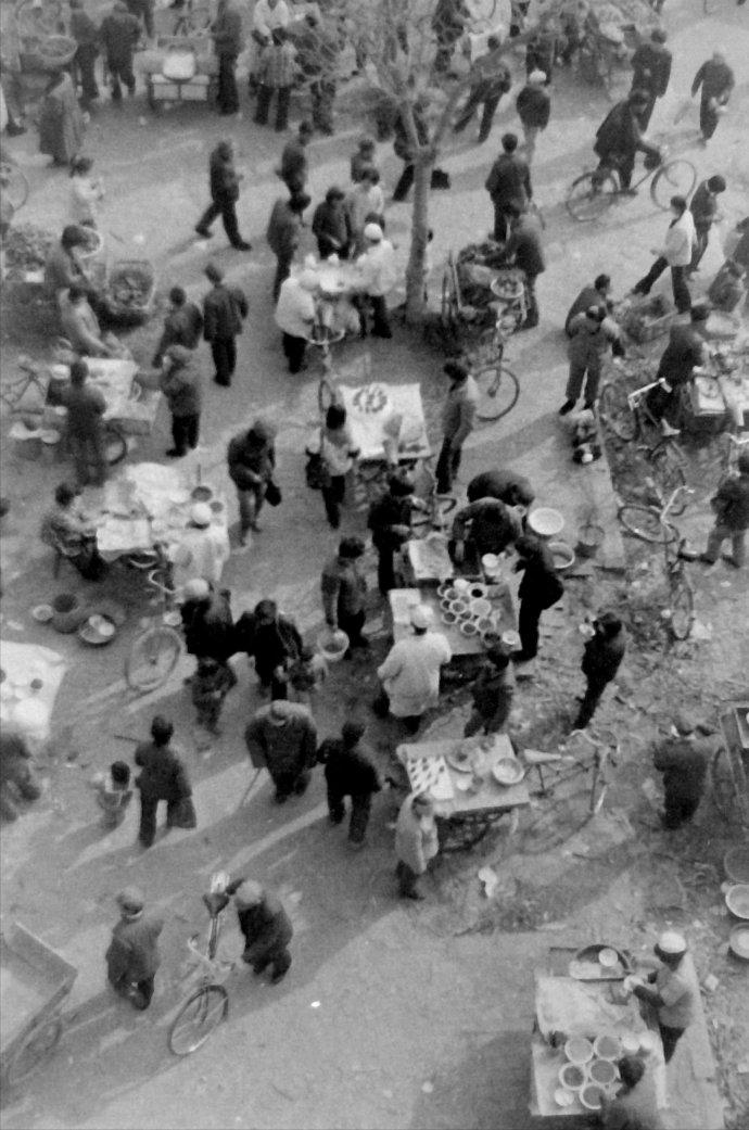 西安旅游美食攻略：轻松打卡地道小吃，省钱又美味，避开游客陷阱