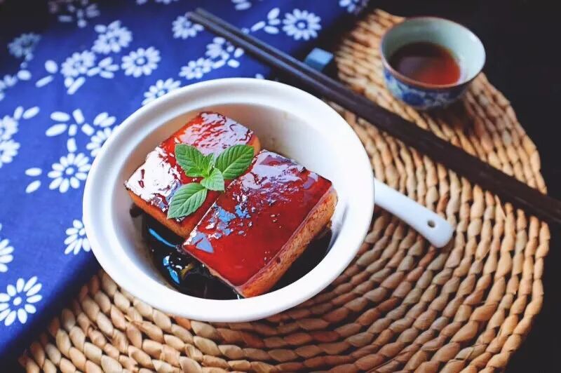 杭州美食攻略：从西湖醋鱼到东坡肉，带你品味千年古都的舌尖盛宴